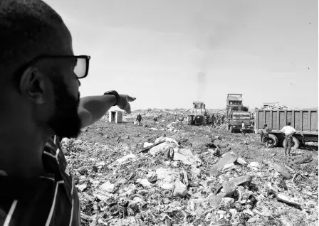  ?? FILE ?? Calvert McLeod, landfill manager at the Riverton Disposal Site in St Andrew, points to the tipping phase where trucks unload garbage which will be compacted by a bulldozer.
