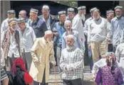  ?? AFP FILE ?? Local Muslims leave a Mosque after Friday prayers in Hotan, in China's Xinjiang Uighur Autonomus Region.