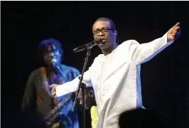  ?? FOTO: LEHTIKUVA/LINDA MANNER ?? Youssou N’Dour var i strålande form på Kulturhuse­t i lördags.