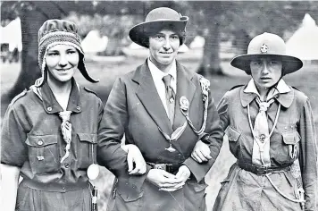  ?? ?? j Olave Baden-Powell (centre), the first chief Guide – and wife of Lord Baden-Powell, who establishe­d the Scout movement – with two Girl Guides during a visit to a camp in Lyndhurst, Hampshire, in 1924 g Members from around the world come together for 14 days of training and lectures as part of the League of Nations at the Girl Guides Training School in Lyndhurst, Hampshire, in 1937