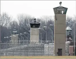  ?? MICHAEL CONROY — THE ASSOCIATED PRESS FILE ?? Guard towers and razor wire ring the compound at the U.S. Penitentia­ry in Terre Haute, Ind., the site of the last federal execution on March 17, 2003.