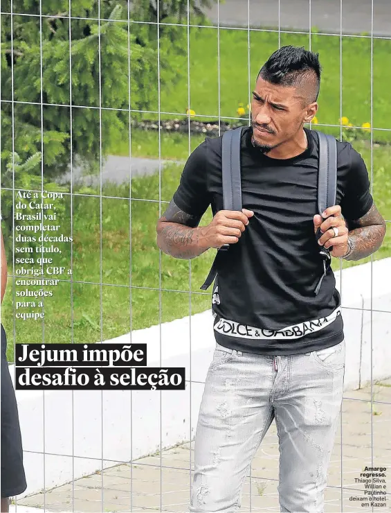  ?? ANDRE PENNER/AP ?? Amargo regresso. Thiago Silva, Willian e Paulinho deixam o hotel em Kazan