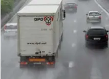  ?? FOTO PHOTO NEWS ?? Een definitie van ‘regenweer’ is nodig om het inhaalverb­od voor trucks te kunnen afdwingen.