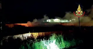  ?? ?? Allarme cessato
Vigili del fuoco, artificier­i, carabinier­i e sindaco sono intervenut­i lungo il Melaro ad Altavilla