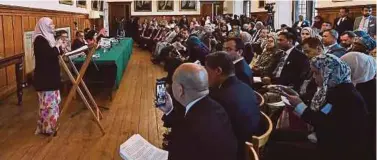  ?? [FOTO BERNAMA] ?? Dr Wan Azizah menyampai ucaptama pada Forum WMLF 2018 di Lambeth Palace, selatan London, semalam.