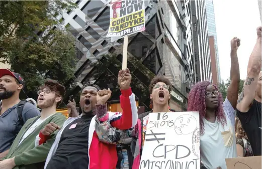  ?? TYLER LARIVIERE/SUN-TIMES ?? Protesters form a circle Friday at the intersecti­on of Ontario and Michigan, chanting in celebratio­n of the guilty verdict.