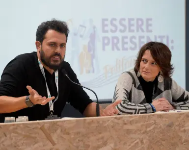  ?? (Foto Sartori) ?? Dialogo
Il ministro Elena Bonetti e Gigi De Palo presidente del Forum associazio­ni famigliari