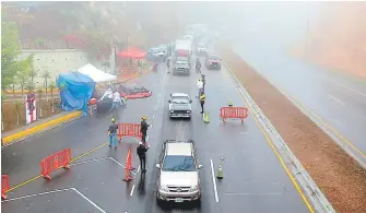  ?? FOTO: EFRAÍN SALGADO ?? En la salida al norte, las condicione­s para viajar no fueron las más adecuadas ayer.