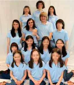  ??  ?? Malnourish­ed: David and Louise Turpin with their 13 children