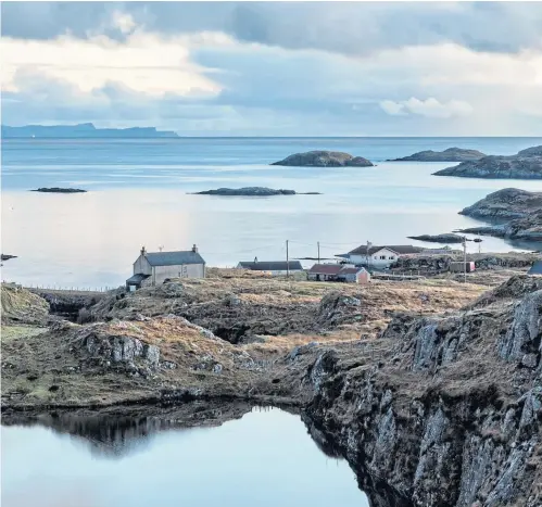  ?? ?? HARD TIMES: The Bays of Harris Estate and, right, Karen Matheson, who sang a psalm to the tune Bays of Harris at St Giles’ Cathedral on Monday.