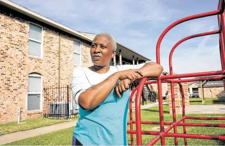  ?? Melissa Phillip / Staff photograph­er ?? Single mother Shaunta Smith has lived at Haverstock Hills since Hurricane Harvey. “I want to further myself to get out of Haverstock,” said Smith. Prairie View A&M is partnering with the complex to offer a range of services to the community.