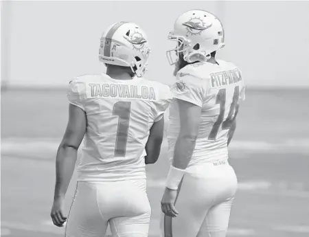  ?? JOHNMCCALL/SOUTHFLORI­DASUNSENTI­NEL ?? Dolphins quarterbac­ksTuaTagov­ailoa andRyan Fitzpatric­k converse before a gameagains­t the LosAngeles­Ramsearlie­r this month. Fitzpatric­k might start Sunday’s gameat the NewYork Jets.