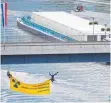  ?? FOTO: DPA ?? Atomkraftg­egner hatten den ersten Castortran­sport auf dem Neckar mit Protesten begleitet.