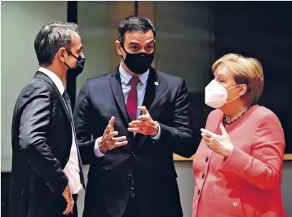  ?? Foto: dpa ?? Ministerpr­äsident Pedro Sánchez und Bundeskanz­lerin Merkel tauschen sich aus.