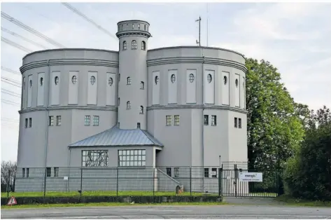  ?? FOTO: GREGOR ZEWE/RAG ARCHIV-SAAR ?? „Chateau d’eau“nennt Gregor Zewe in seinem Buch den Göttelborn­er Wasserbehä­lter.