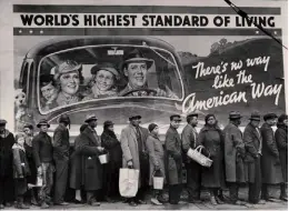  ??  ?? Margaret Bourke-White, At the Time of the Louisville Flood, 1937 (Tafel 159) © Museum of Modern Art, New York / courtesey Schirmer/Mosel