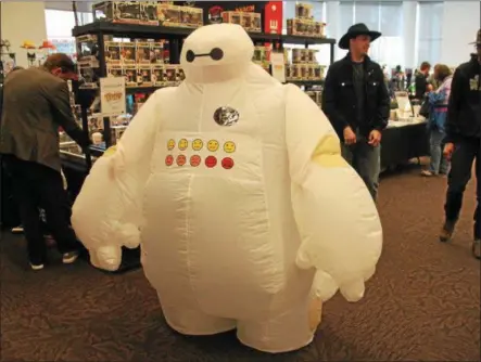  ?? LAUREN HALLIGAN — LHALLIGAN@DIGITALFIR­STMEDIA.COM ?? Baymax of “Big Hero 6” makes an appearance at a previous Saratoga Comic Con.