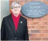  ??  ?? ● Bethan Wyn Jones unveiled a special slate plaque, in memory of her late husband, Elwyn Jones