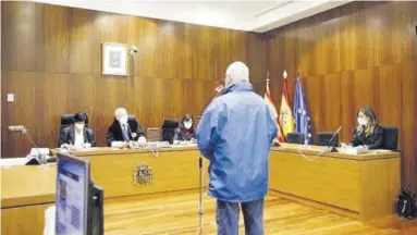  ?? EL PERIÓDICO ?? El encausado, durante el juicio celebrado en la Audiencia Provincial de Zaragoza.