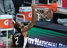  ?? ASHLEY LANDIS / AP ?? Clippers forward Kawhi Leonard dunks during the third quarter of Sunday’s game against the Thunder in Los Angeles.