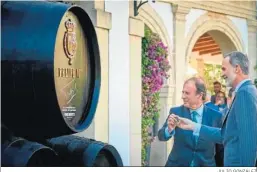  ?? JULIO GONZÁLEZ ?? Visita del Rey Felipe VI a la Bodega de Mora de Osborne.