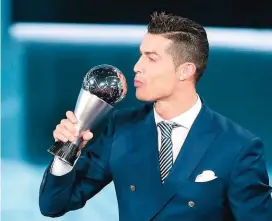  ?? FOTO AFP ?? Cristiano Ronaldo fue el ganador de la edición del 2016 de este premio. Hoy es el gran favorito para llevarse el cetro.