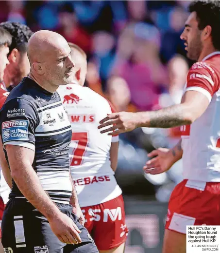  ?? ALLAN MCKENZIE/ SWPIX.COM ?? Hull FC’S Danny Houghton found the going tough against Hull KR