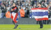  ?? REUTERS ?? Vichai’s sons Aiyawatt, left, and Apichet Srivaddhan­aprabha during a lap of honour in memory of their late father.