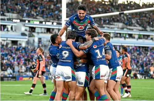  ?? PHOTOSPORT ?? The Warriors react after captain Tohu Harris’ first-half try against the Tigers in Auckland yesterday.