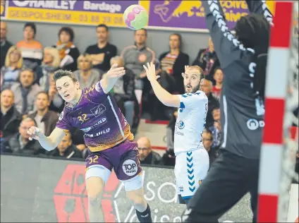  ?? FOTO: EFE ?? Yanis Lenne, de 20 años, 1,87 m y 81 kgs, llegará al Barça procedente del Sélestat, club donde empezó a jugar a balonmano a los 8 años