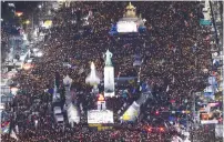  ?? (Jung Yeon-Je/Reuters) ?? PROTESTERS HOLD candles during a rally yesterday against South Korean President Park Geun-Hye in central Seoul.