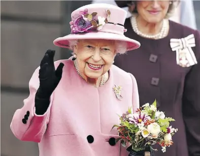  ?? Ap-BILD: King ?? Königin Elizabeth II. bei der der Eröffnung des walischen Regionalpa­rlaments. Dort sprach sie auch – allerdings privat – über die bevorstehe­nde Klimakonfe­renz.