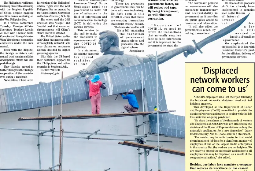  ?? PHOTOGRAPH­S BY YUMMIE DINGDING@tribunephl_yummie ?? CONTRACT workers put the shine on the monument dedicated to the original Tondo badass Gat Andres Bonifacio who happens to be Manila mayor Francisco “Isko Moreno” Domagoso’s personal favorite historical figure.