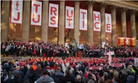  ?? Photograph: Christophe­r Thomond/The Guardian ?? A candlelit vigil outside St George’s Hall in Liverpool, the day after an inquest delivered the verdict of unlawful killing.