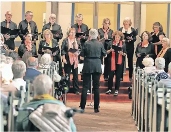  ?? FOTO: STEPHAN KÖHLEN ?? Zum Auftakt des Pfarrgemei­ndefestes am Samstagabe­nd sang der Chor Clear Voices.