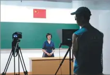  ?? GAO ERQIANG / CHINA DAILY ?? Jiang Li, a Chinese teacher from Shanghai No 3 Girls Middle School, has her lesson recorded by a colleague in a studio in Shanghai.