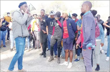  ?? (Pics: Sithembile Hlatshwayo) ?? William Pitcher College students demonstrat­ing at the Ministry of Labour and Social Security. They are demanding meal allowances to be deposited directly into their accounts.