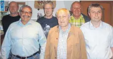  ?? FOTO: WOLFGANG WUCHNER ?? Der wiedergewä­hlte FBG-Vorstand, von links: Geschäftsf­ührer Dietmar Zahner, Vorsitzend­er Franz Schilling, Rainer Huber, Eberhard Betzler, Rainer Wiser und Martin Berchtold.