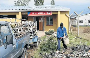  ?? Picture: BHONGO JACOB ?? GETTING READY FOR MAIL: The Ezibeleni post office, which has been closed for more than a year, is set to reopen soon