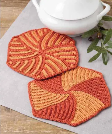  ??  ?? One easy pattern with several options! Each hexagon is crocheted quickly in short rows allowing for multiple design variables. Make the dishcloth in one color, alternate two colors, crochet stripes or use a variegated yarn.