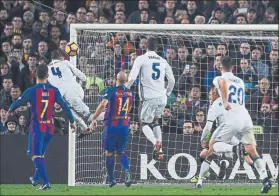  ??  ?? Así acabó el último Clásico de las 16.15 horas Ramos empató en el minuto 90 FOTO: PERE PUNTÍ