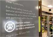  ?? CHARLES ELMORE / THE PALM BEACH POST ?? The Publix grocery chain is posting reminders like this one at the Wellington Publix on Forest Hill Boulevard about its ban on animals in carts.