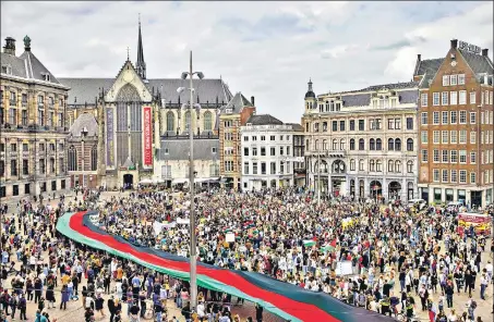  ?? AFP ?? Demonstrat­ors take part in a rally to show solidarity with the people of Afghanista­n, at Dam Square in Amsterdam, Netherland­s.