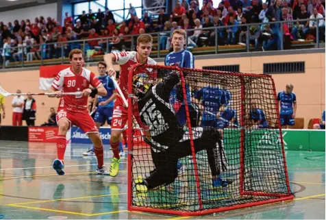  ?? Archivfoto: Julian Leitenstor­fer ?? Die Red Hocks kreuzen dieses Wochenende zum Start in die Rückrunde mit Chemnitz die Schläger. Für Kaufering geht es um wichtige Punkte im Kampf um einen Play off Platz.