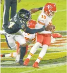  ?? JERRY JACKSON/BALTIMORE SUN ?? Chiefs quarterbac­k Patrick Mahomes escapes the grasp of Ravens outside linebacker Tyus Bowser in the first quarter Monday.