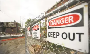  ?? Brian A. Pounds / Hearst Connecticu­t Media ?? Signs and a fence block off an area at the Marina Village housing project in Bridgeport on Wednesday to allow for demolition.