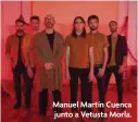  ?? ?? Manuel Martín Cuenca junto a Vetusta Morla.