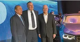  ??  ?? From left, ACC chairman Pepito Alvarez, BMWGroup Asia sales director Klaus Allisat, and SMCpreside­nt and CEO Ramon Ang