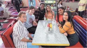  ?? CHRIS HASTON/PEACOCK ?? The newest Bayside Tigers: From left, Mitchell Hoog as Mac Morris, Belmont Cameli as Jamie Spano, Dexter Darden as DeVante, Josie Totah as Lexi, Alycia Pascual-Pena as Aisha and Haskiri Velazquez as Daisy.