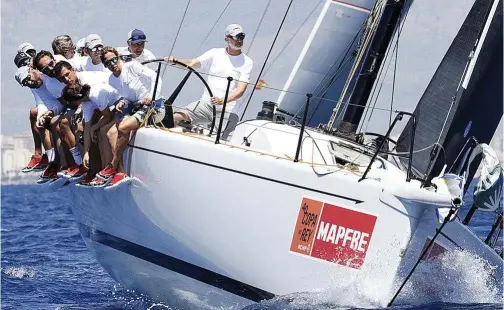  ?? GTRES ?? El Rey Felipe, patrón del ‘Aifos 500’ en esta última y 40 edición de la Copa del Rey de Vela de Palma este verano.